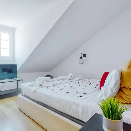 And Beautiful Flat Apartmán